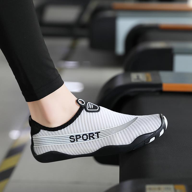 Utomhusföräldra-barnskor Barns bäckvadningsskor Strandskor Snorklingsskor Barfota badskor Inomhus träningsskor