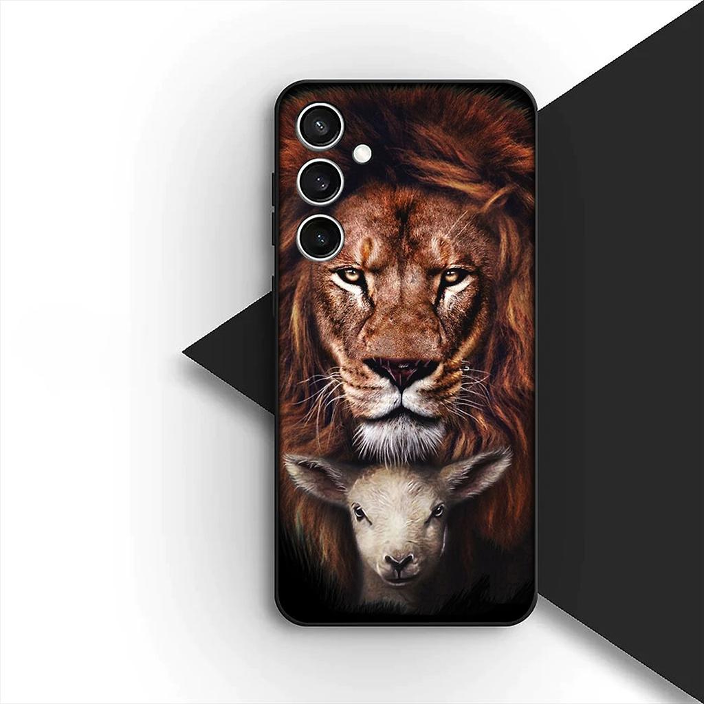 Casing for Motorola Moto G55 G45 G75 G85 G35 Edge 50 30 Fusion 40 NEO Ultra Pro Phone Cover Soft Case Lion Stalking Wolf Art