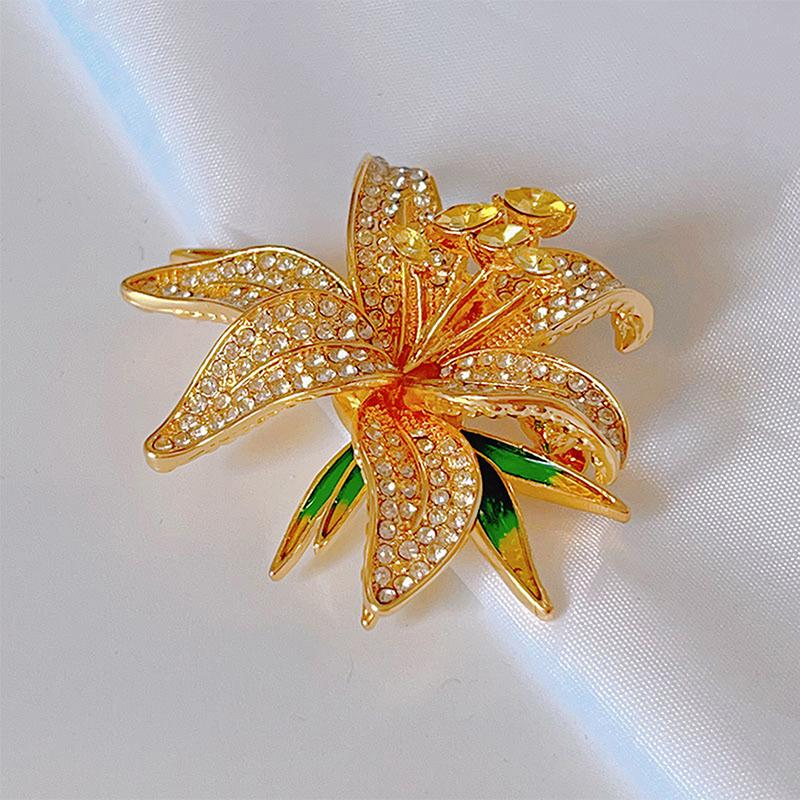 Luxusní brože s liliemi pro ženy a dívky Plné Krásné rostliny Brož Univerzální ozdoba Oblečení Doplňky Dárky
