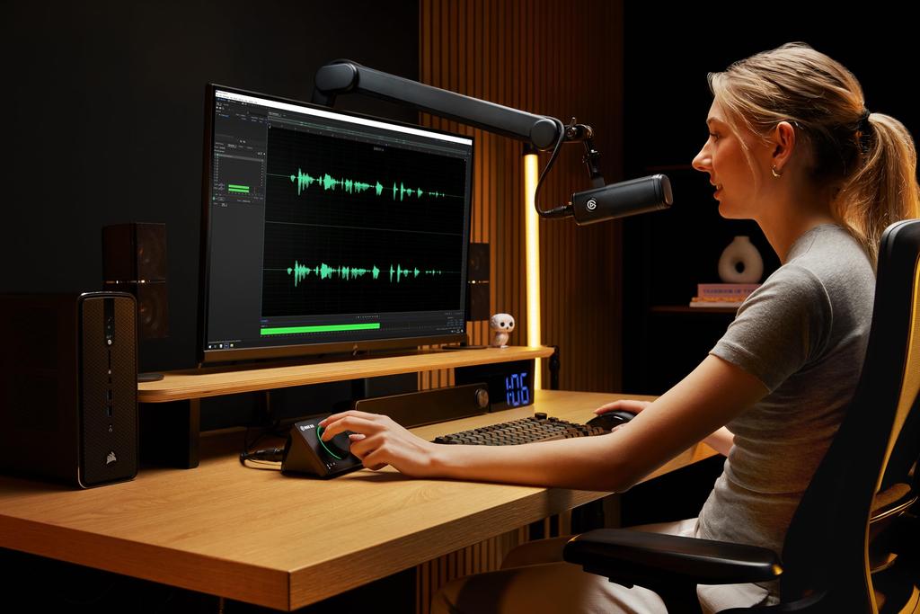 Elgato Wave XLR MK.2 XLR Microphone USB Audio Interface DSP Mixer 80dB Gain Onboard Effects LED Feedback Touch Mute Compatible with PC Mac