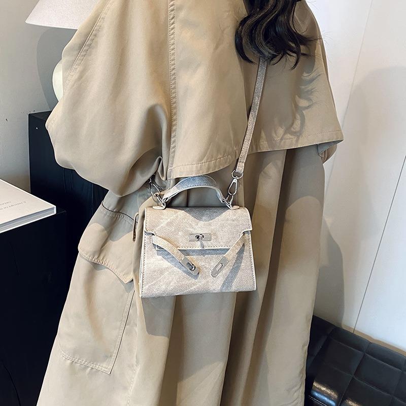 Niche bags women's popular portable small square bags women's bags new retro commuter messenger bags