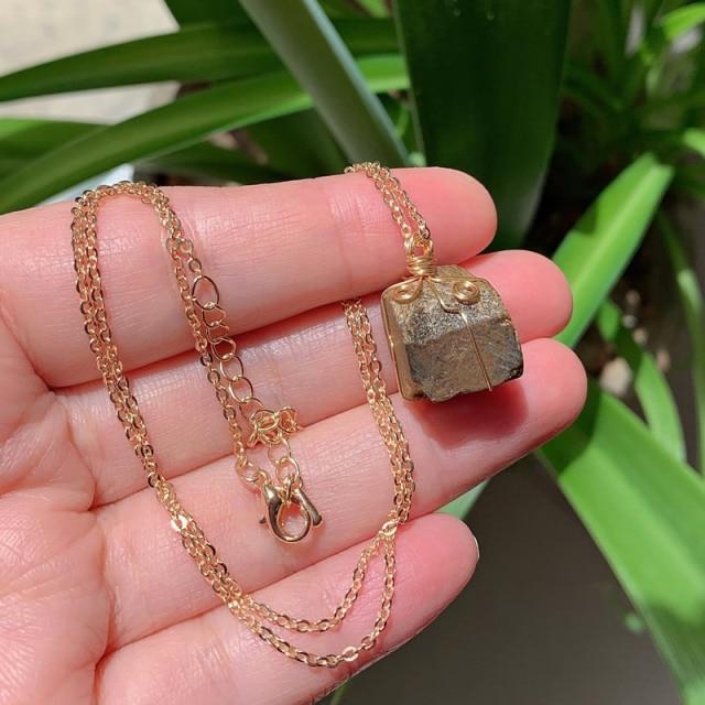 Natural Stone Pendant Necklace Small Rock Quartz Pendulum Amethysts Citrines Fluorite Pink Crystal Necklace For Women Healing