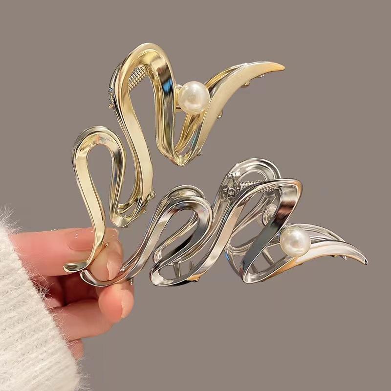 Pearl-set metal grab clip, women's extra large hair volume, hairpin, back of head, autumn and winter snake-shaped disc hair clip