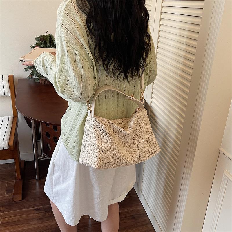 Fashion Woven Straw Shoulder Bag for Women Casual Underarm Crossbody Tote Beach Bag for Outdoor Vacation