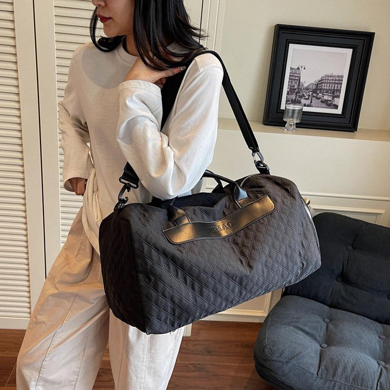 Stylish Plaid Gym Bag with Shoe Compartment: Large Capacity & Dry/Wet Separation for Business Travel