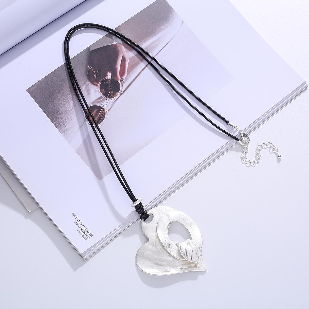 Fashion Necklace Metal Love Ladies Long Necklace Sweater Chain