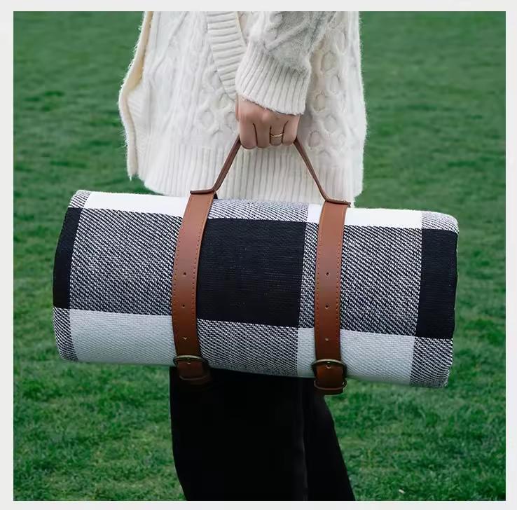 2x2m Outdoor Picnic Blanket Oversized Portable Waterproof Washable Heavy-Duty Oxford Material Durable Travel Mat