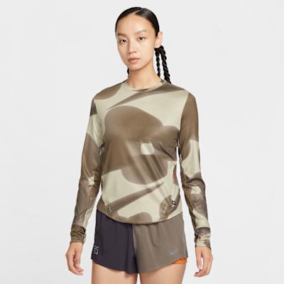 Nike Dri Fit T Shirts Women s Desert Khaki Crew Neck Moderate M