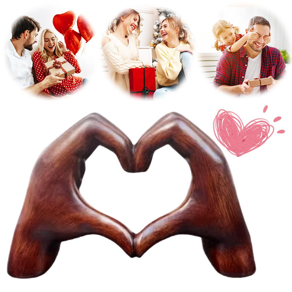 Charming Wood Grain Effect Love Sculpture Resin Craft Decor Heart Hands Statue Love Hand Gesture Statues Room Wedding Decoration