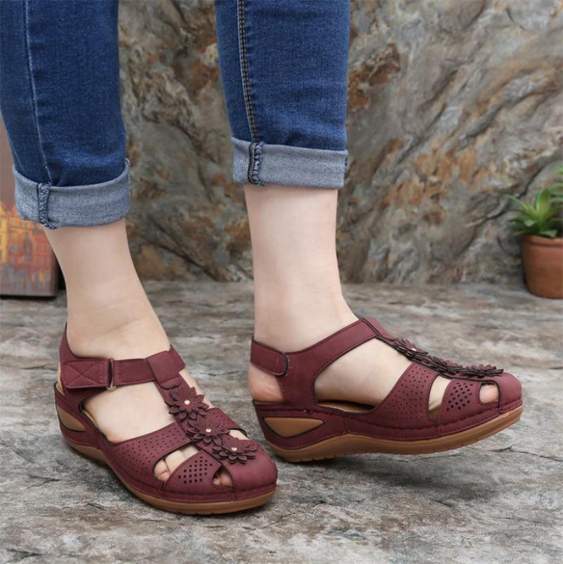 Summer Women Wedge Sandals Flower Vintage Closed Toe Shoes Adjustable Hook Loop Wedges Women Hole Shoes Casual Platform Sandals