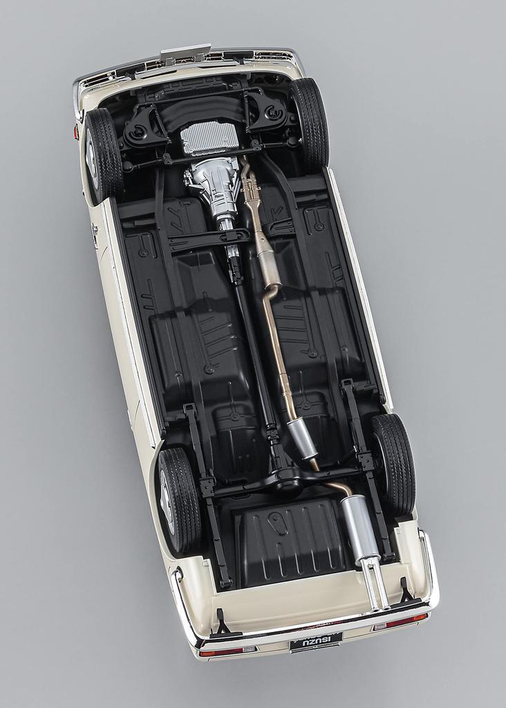 Hasegawa Historic Car Series Isuzu 117 Coupe Early Model Plastic Model Kit HC44 1/24