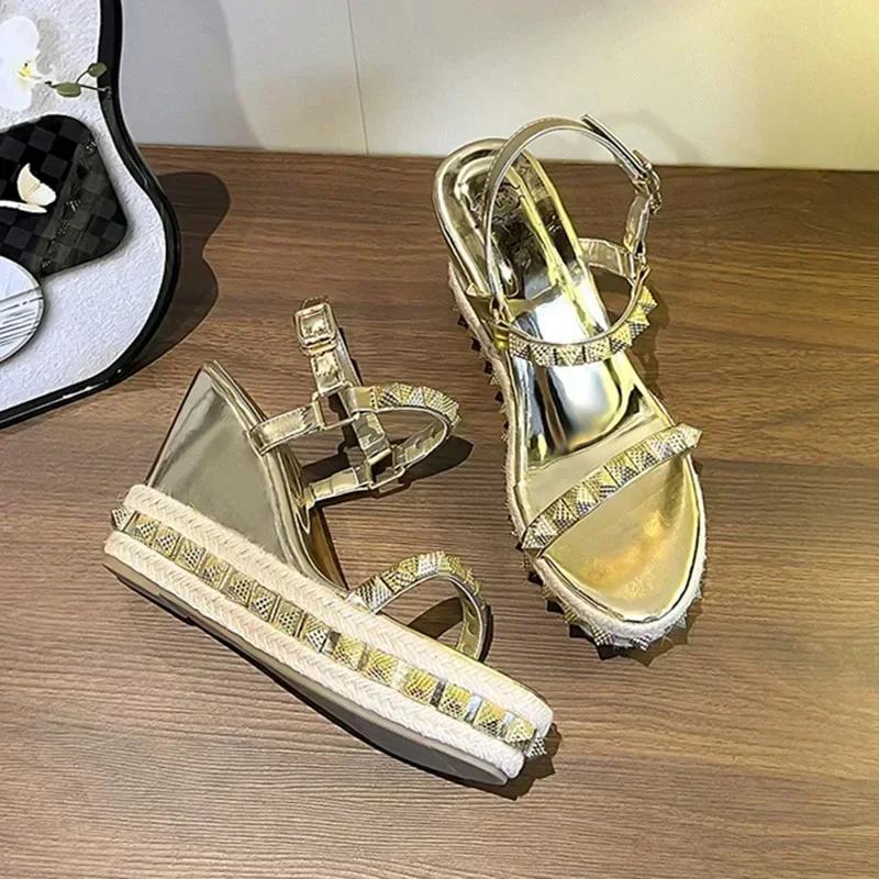 Fashion Rivets Designer Wedge Platform Sandals Sexy Open Toe Ankle-Wrap Heels Gold Silver Chunky Heel Dress Shoes Sandalias De Mujer