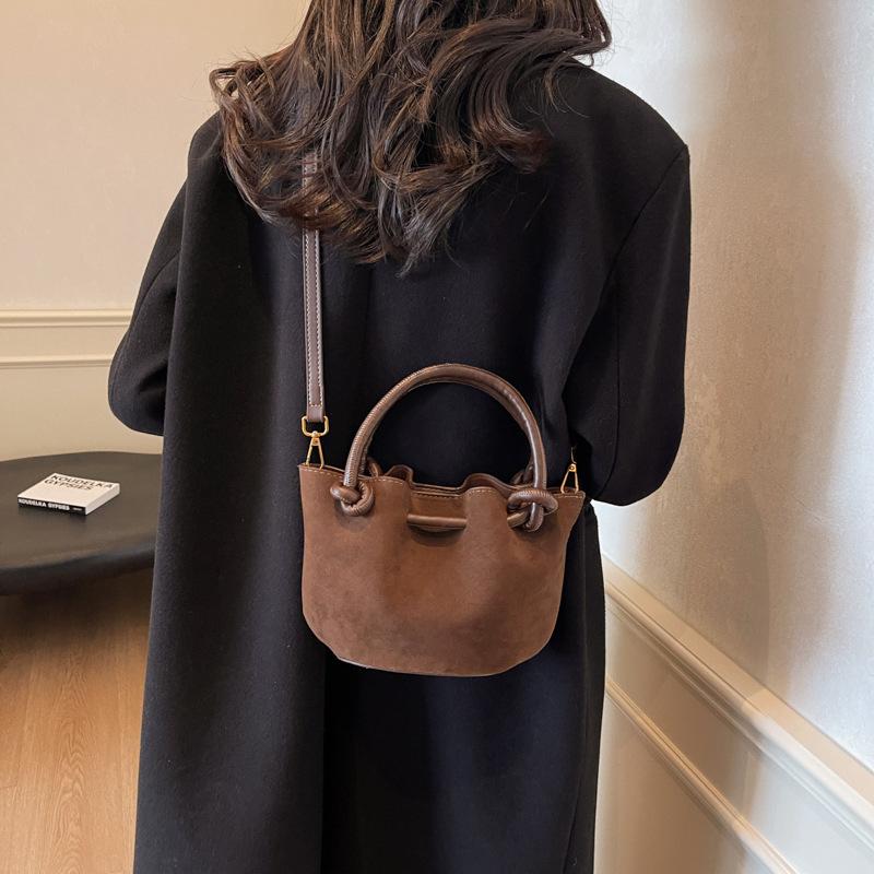 Retro Casual Pleated Hand Bucket Bag Autumn and Winter New Fashion Shoulder Bag PU Versatile Messenger Mother and Child Bag