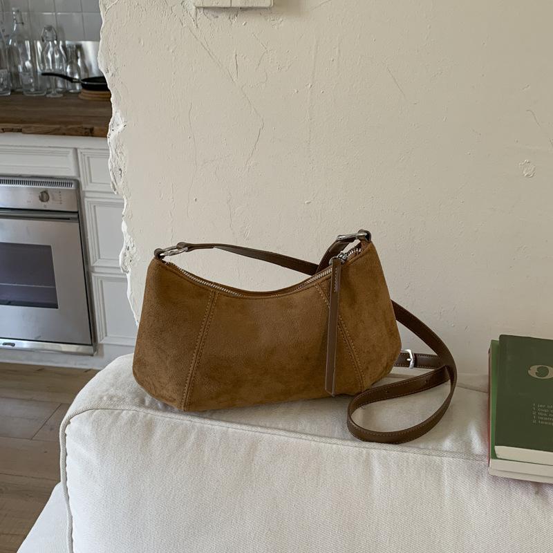 

Korean version of underarm bag women s large capacity 2025 new autumn retro leopard print shoulder messenger bag commuter dumpling bag коричневый