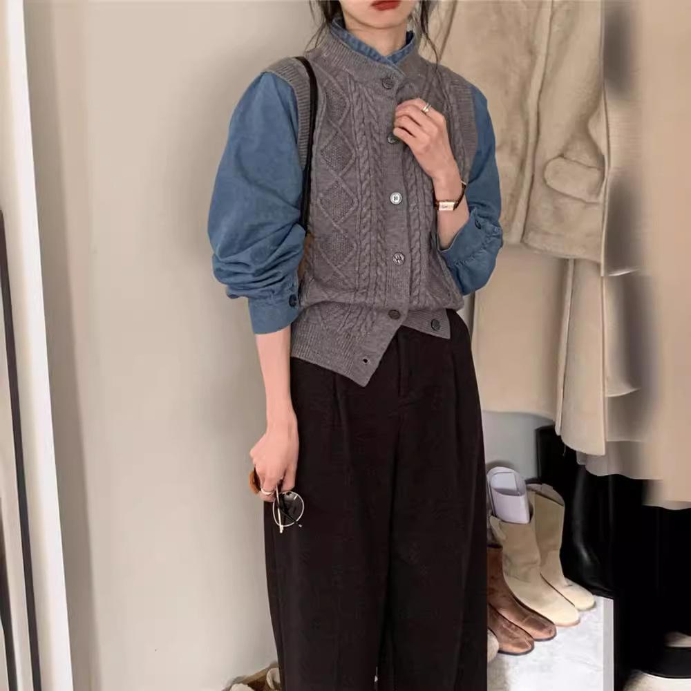 

Fake two-piece contrasting sweater women s new autumn and winter design sense loose and thin knitted cardigan top average size серый