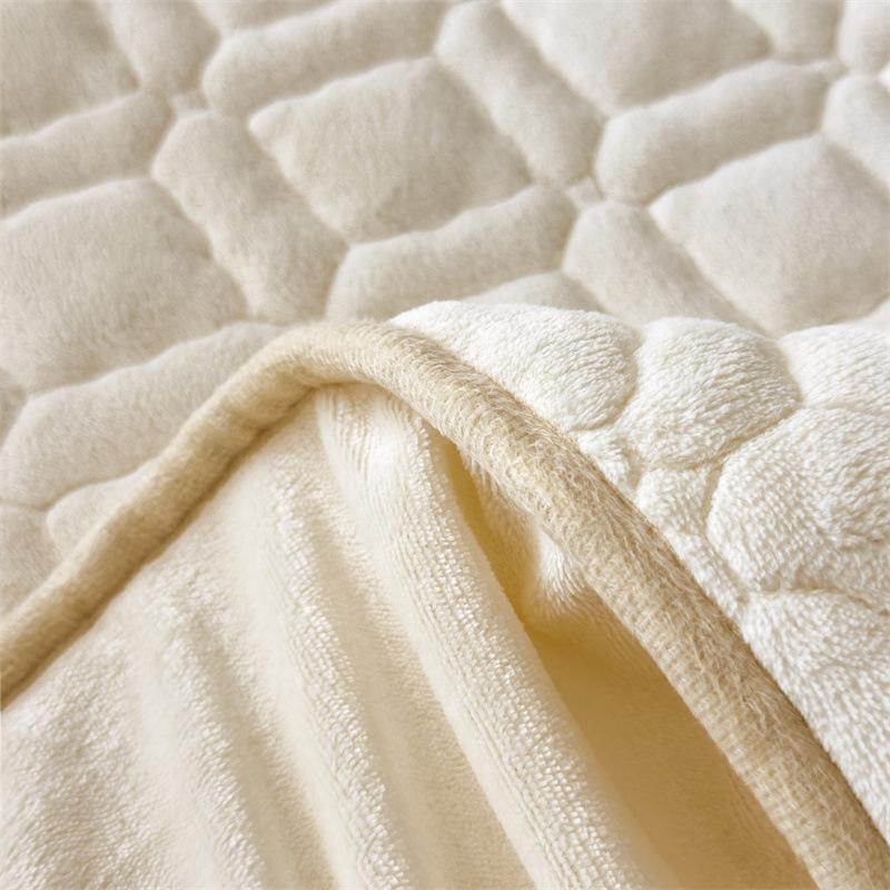 Winter 3D Carved Tafu Velvet4-Pcs Set, Mattress Padded Non-Slip Bedspread Thickened Solid Color Milk Velvet 3-Pcs Set