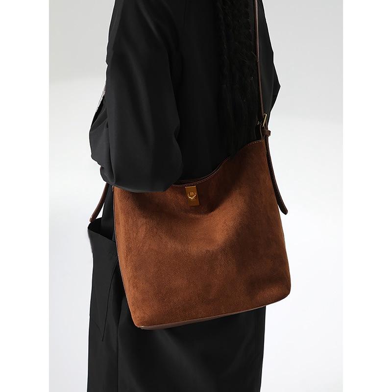Bucket Bag Women'S Bag Large Capacity Commuter Bag Shoulder Suede Retro Messenger Bag Luggage