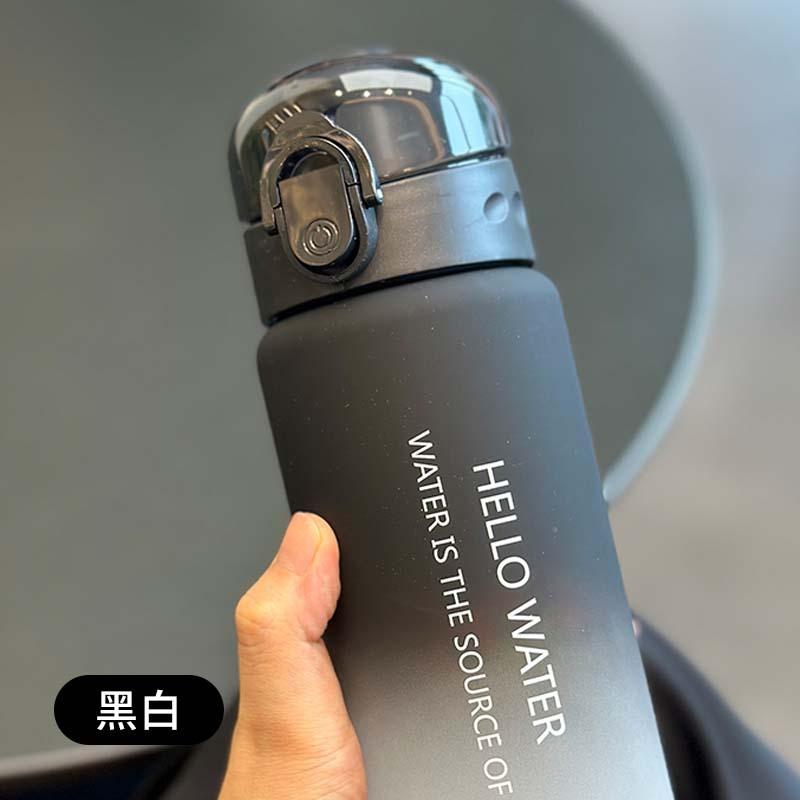 

Large Capacity Plastic Water Bottle 780ml Leak Proof Portable Sports Bottle with Flip Lid Durable BPA Free Material Suitable for Outdoor Activities One Size