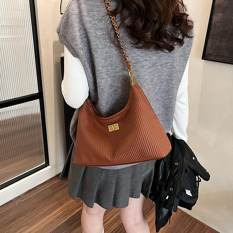 Ielgy Fashion Niche Design Pleated Shoulder Messenger Bag High-End Chain Underarm Bucket Bag