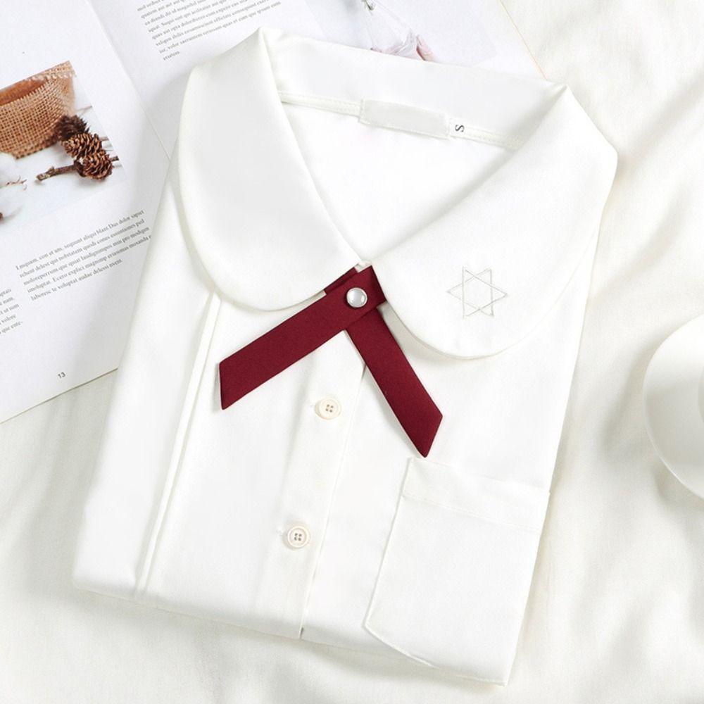 Einfarbiges Hemd mit Kreuzkrawatte Feine Textur JK-Uniform Dekor Halskragen Dekor Schuluniform