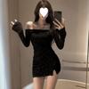 Ein-Schulter-Kleid, figurbetont für Frauen mit Strasssteinen, lange Ärmel, unregelmäßiger Hüftumschlingender kurzer Rock, Herbstneuheit schwarzer Rock