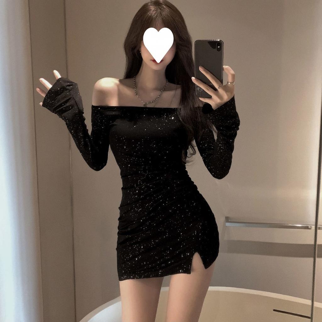 Ein-Schulter-Kleid, figurbetont für Frauen mit Strasssteinen, lange Ärmel, unregelmäßiger Hüftumschlingender kurzer Rock, Herbstneuheit schwarzer Rock