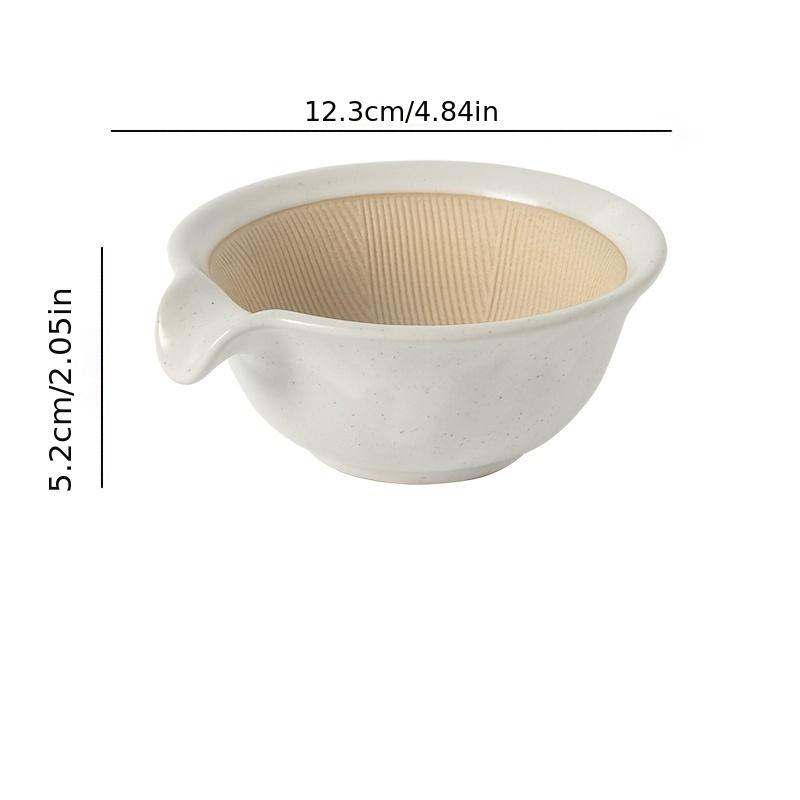 Un set di ciotole giapponesi in ceramica per macinare con un pestello, ideale per preparare la pasta di riso, adatto per utensili manuali da macinazione domestica.