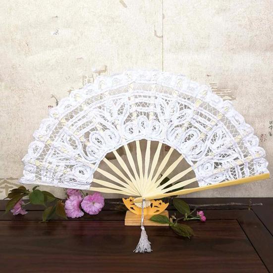 27 cm čipkovaný skladací ventilátor so strapcom Vintage svadobné tanečné vystúpenie Fotorekvizity Prenosné letné ručné ventilátorové párty potreby Darček
