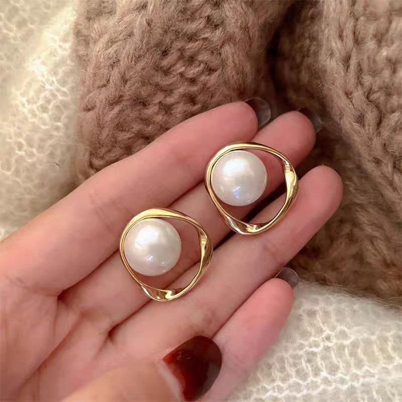 Pearl Earrings Women's High-end Earrings Ear Jewelry High-end Stud Earrings Niche Design Light Luxury