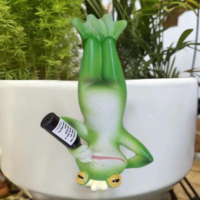 Upside-down Drinking Frog Statue Inverted Cartoon Frog Figurine Resin Animal Sculpture