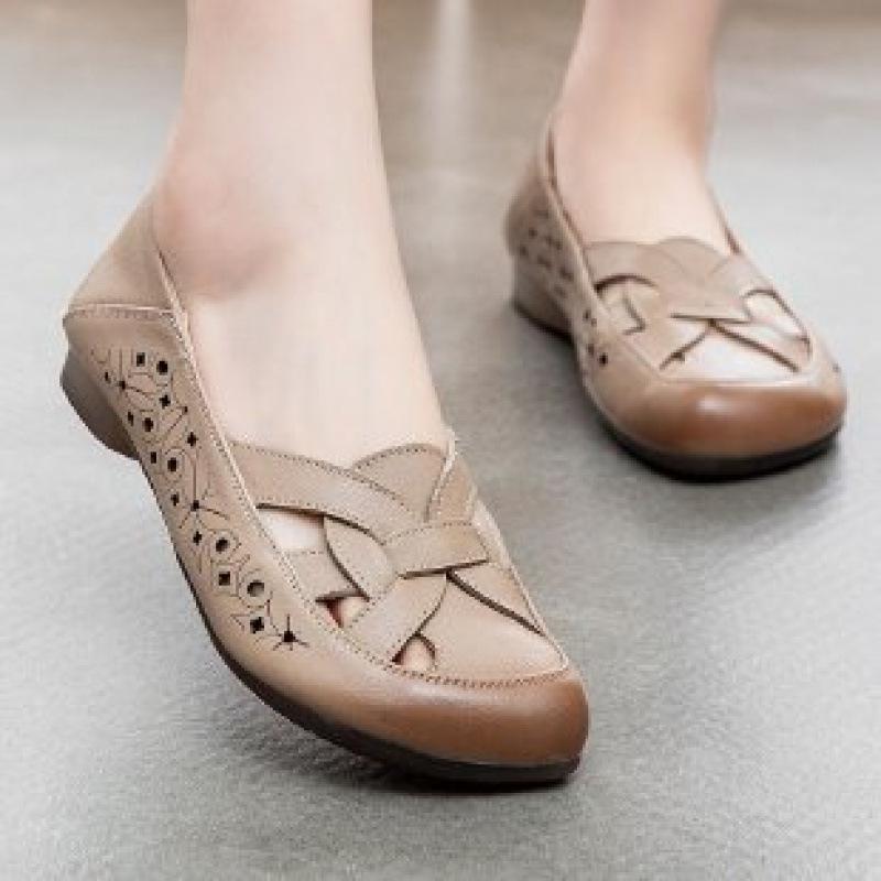 Soft leather beef tendon soft sole new hole shoes women's sandals mesh mother shoes summer comfortable sandals empty and breathable