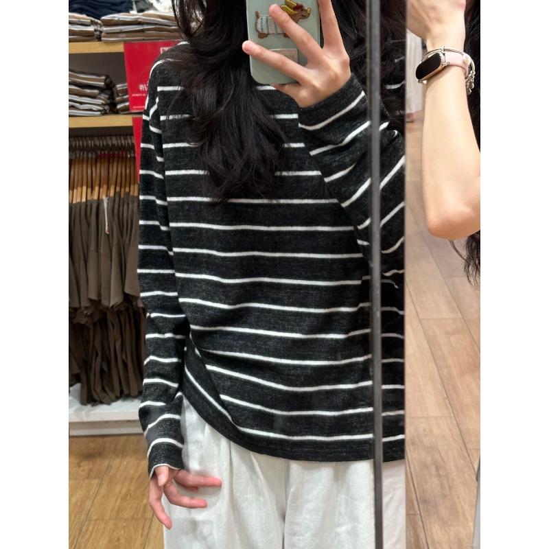 Vintage age-reducing sweater women's contrasting striped knitted sweater autumn and winter warm polished thickened inner backing top