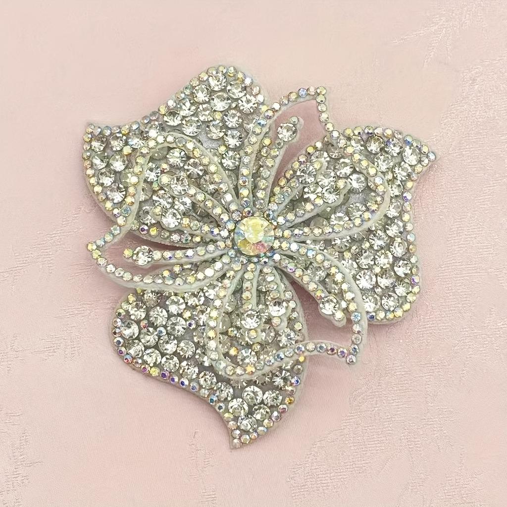 A New Style Six-petal Flower with Hot-fix Rhinestones and Sequins, a DIY Patch for Decorating Shoes, Hats, and Clothing Accessories