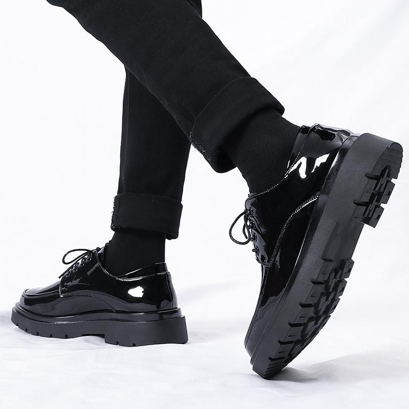 Lackierte Herrenlederschuhe Trendy minimalistischer Stil Outdoor-Straßenspaziergänge Freizeitparty Tägliches Büro Jugendschuhe mit dicken Sohlen