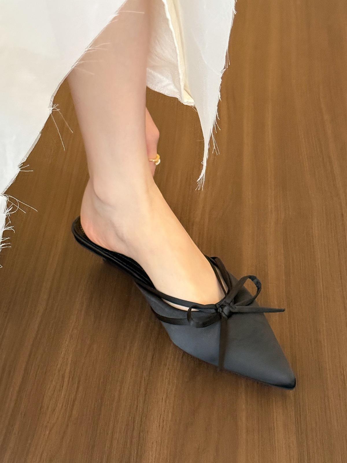 

Кучка лавандовых атласных остроносых полутапочек-бабочек, женские, на низком каблуке 40 чёрный