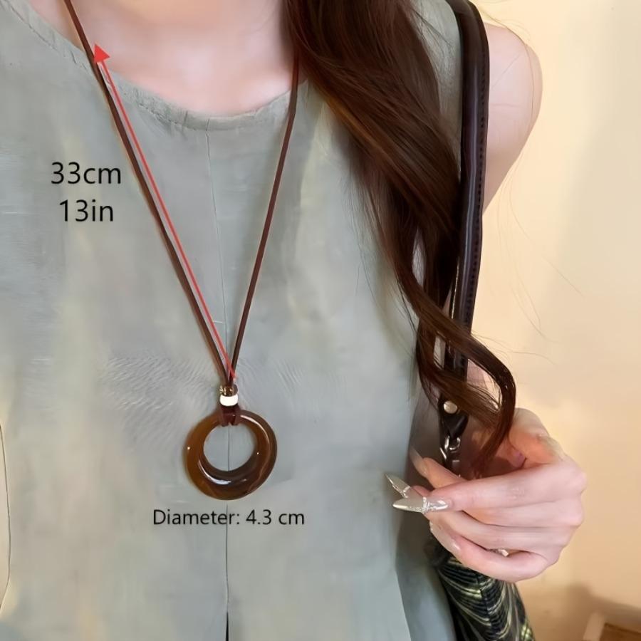 Newly Arrived Luxurious Retro Hoop Pendant Necklace for Women - Minimalist Chinese Style Accessory for Summer 2025
