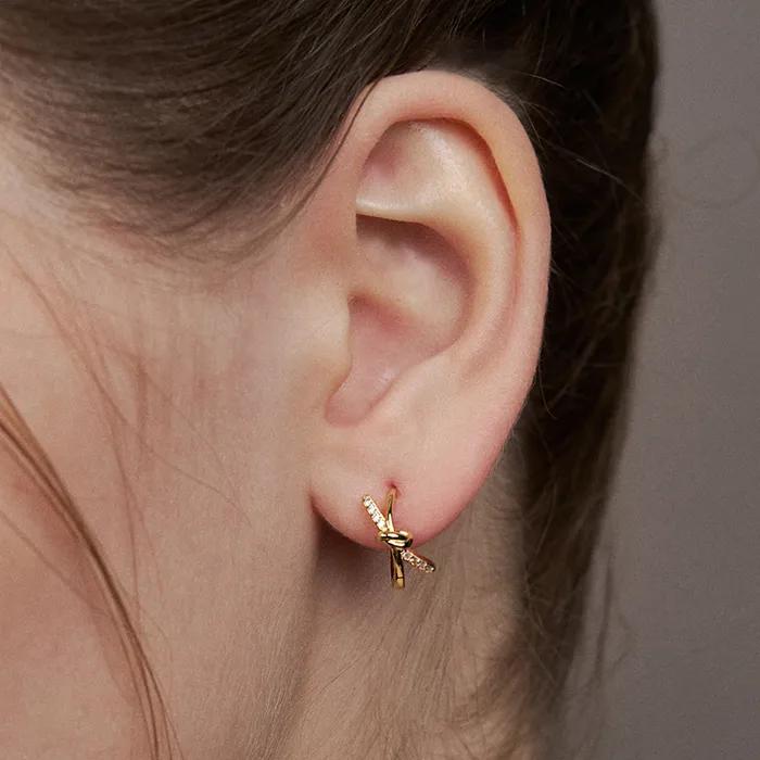 [Worn by Jang Na-ra, Yewon, Jiwoo, Minnie, fromis_9's Lee Na-kyung, and Baek Jin-hee] Ribbon Knot One-Touch Earring