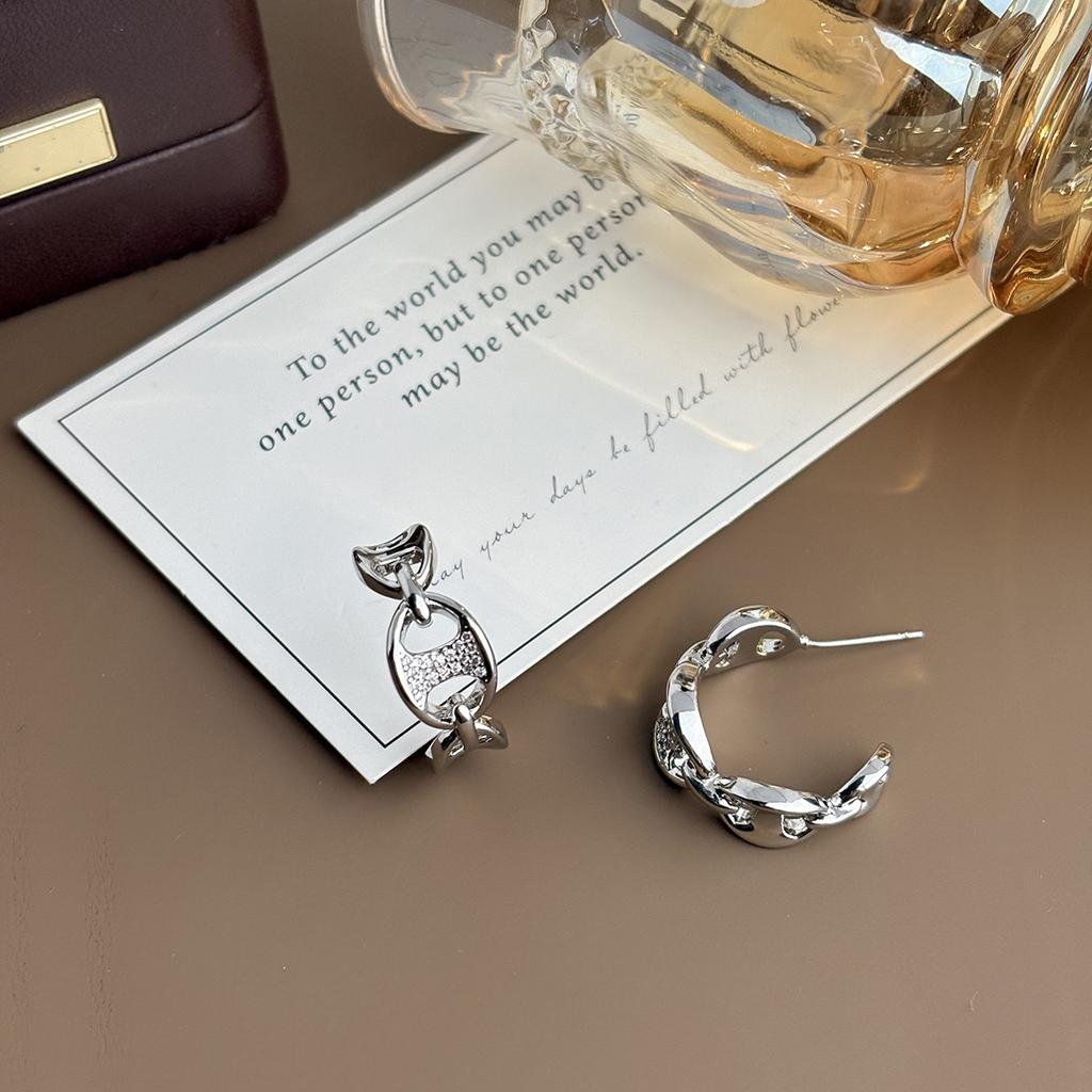 Light Luxury High-end Sense Pig Nose Zircon Micro-inlaid Earrings Fashion Niche Design Sense C Ring Earrings Temperament Earrings Women