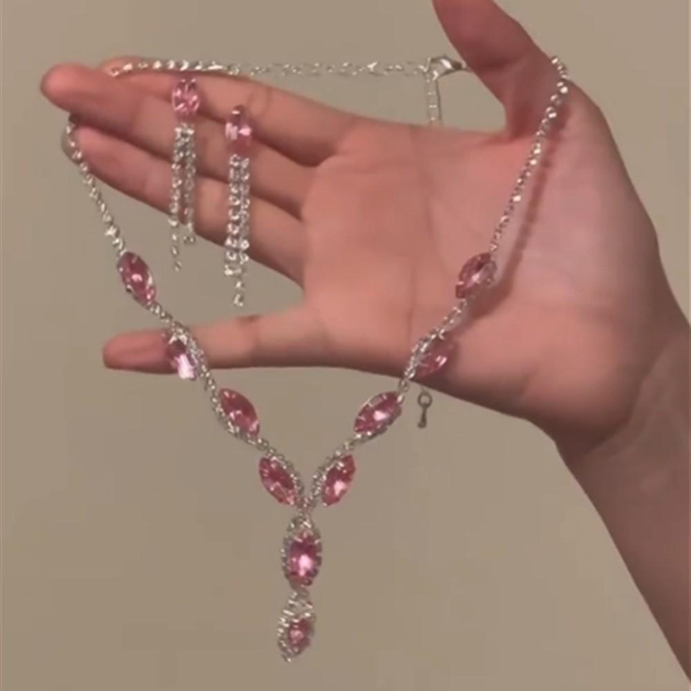 Elegant Rhinestone Inlaid Square Clavicle Necklace Set - Stylish, High-End Design for Women