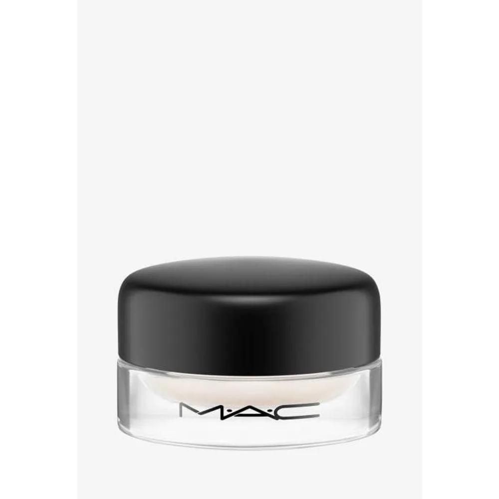 Mac Pro Longwear Paint Pot - Sync to a Whisper The colour is called