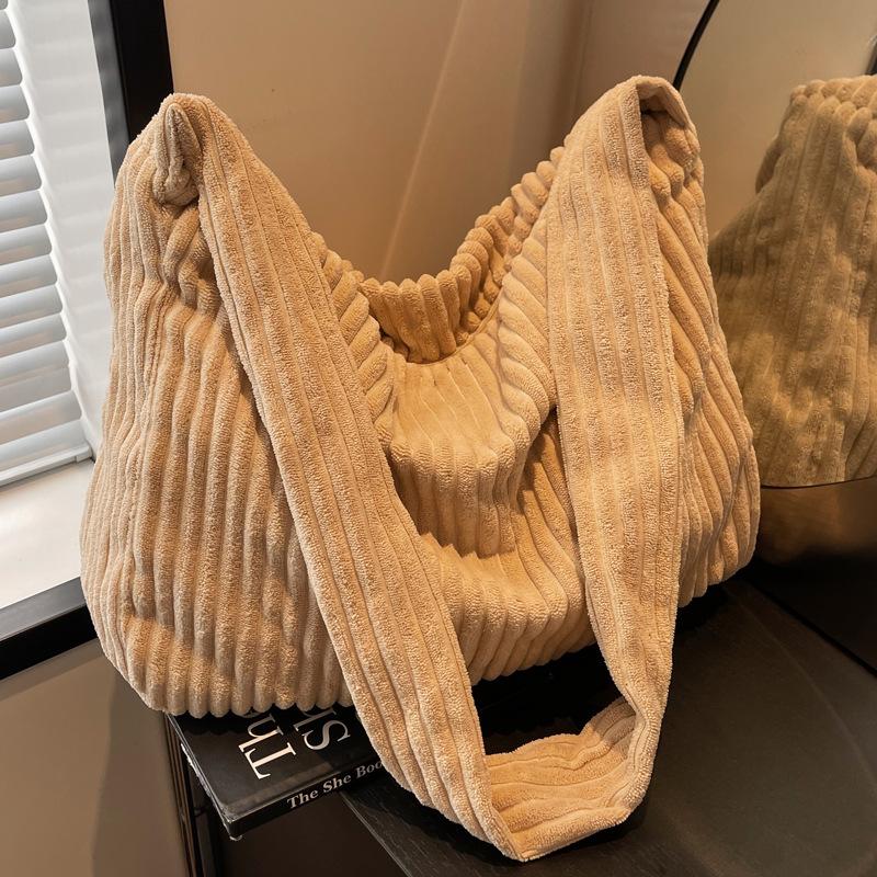 Fashion underarm large-capacity bag women's new winter corduroy butote bag commuter versatile casual shoulder bag
