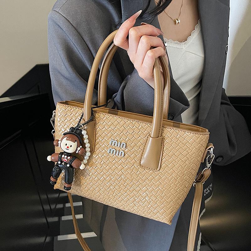 Korean Version of the Hot Sale, Design Sense, Woven Pattern Temperament, Portable Bucket Bag, Women's Leisure Commuting Versatile Fashion Messenger B
