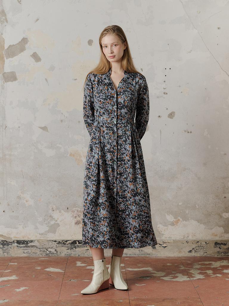 FREAKS BY KIMTAEHOON Japan Flower Print Suede Touching Premium Satin Maxi Shirt Dress_Flower Green