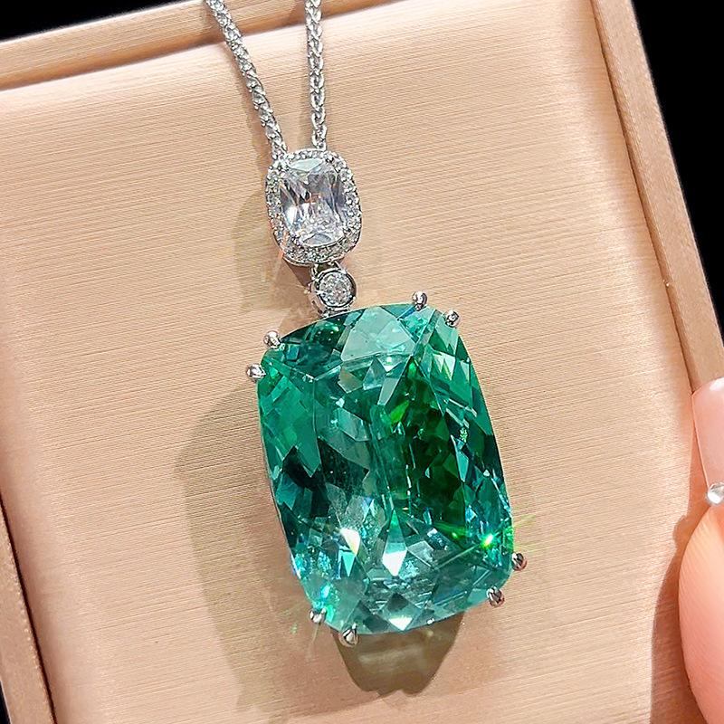Jewelry Simulation Para Green Luxury Gold Pendant Main Stone 20 * 28