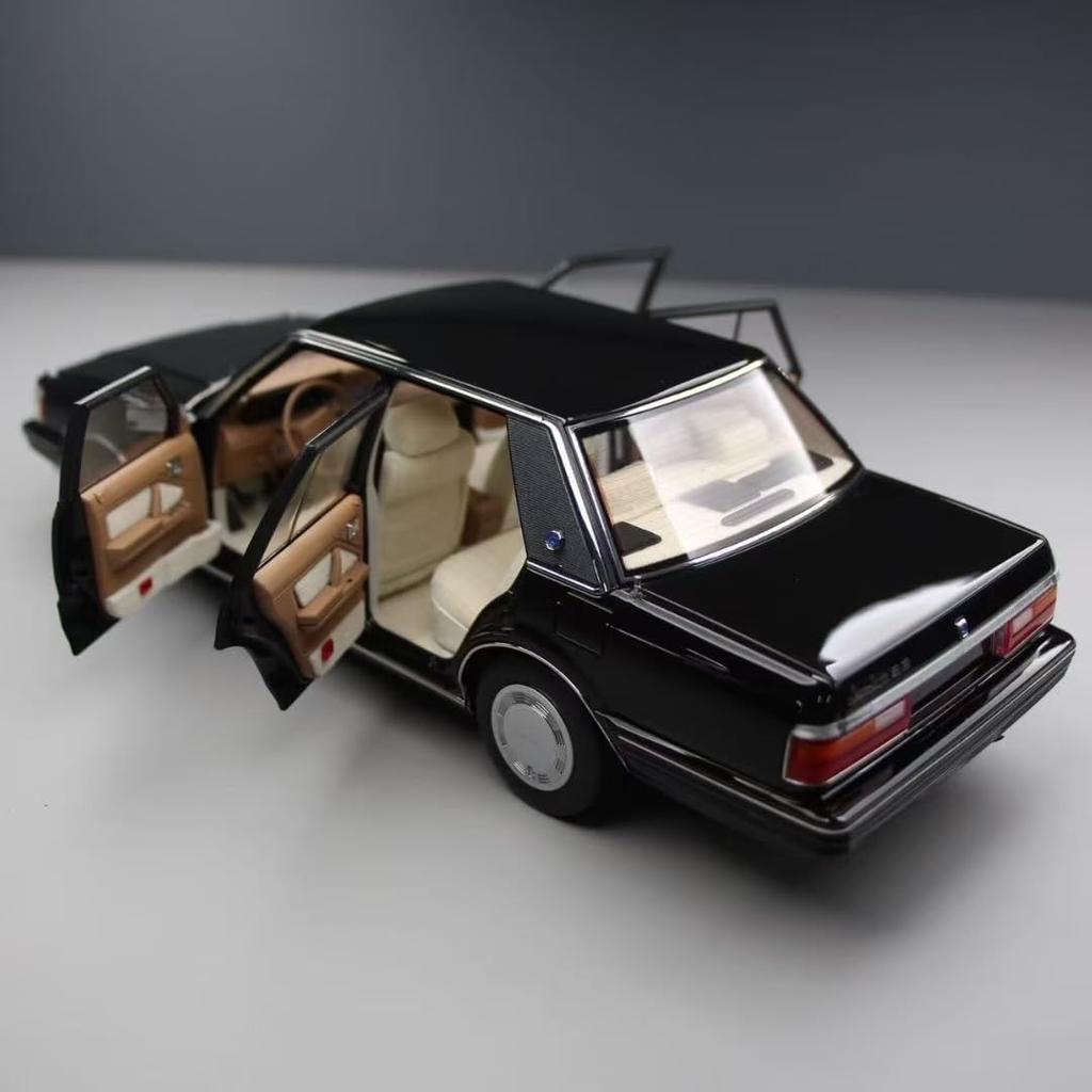 Freestyle XiaoGuang Model Scale Toyota Crown MS122 Black Finished Model 1/18 (Beige Interior) 8250612B-2