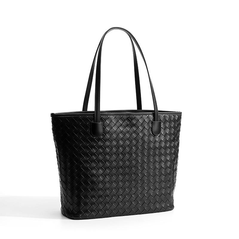 A Portable Commuter Tote Bag, A Fashionable and Casual Single-shoulder Bag