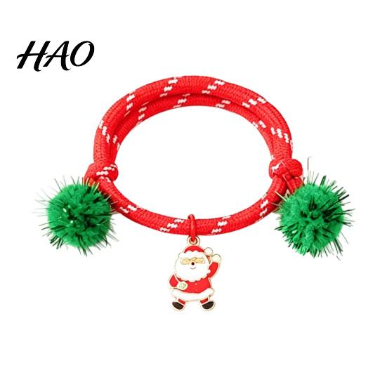 Cute Snowman Wrist Decor Christmas Bracelets, Red Green String Bracelet, Adjustable Rope Bracelet with Stackable Bell Charm And Tinsel Pom Poms,