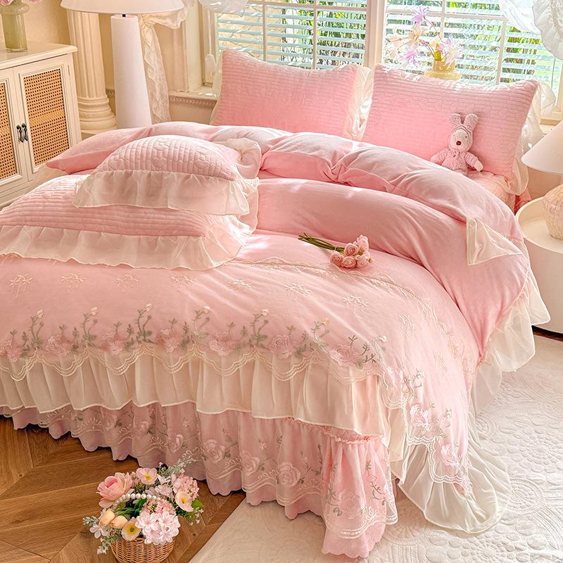 New Elegant Matte Milk Velvet French Lace Princess Style Bedspread Set