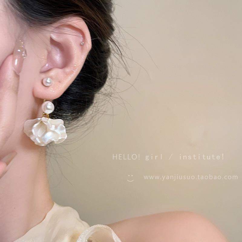 Pearl Flower Fringed Earrings Women's French Elegant Stud Earrings Light Luxury High-end Earrings