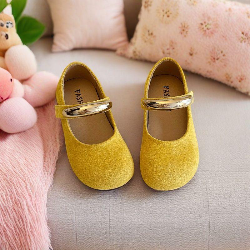 

Новый стиль Девичьи неглубокие металлические туфли на плоской подошве Модные Горячий стиль Мягкая подошва Кожаная обувь 31 жёлтый